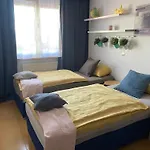 Privat Zimmer mit Garten Nutzung , Gasthaus, WG, WLAN