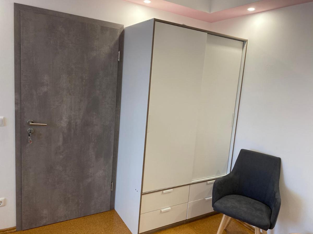 Privatunterkunft Privat Mit Garten Nutzung , Gasthaus, Wg, Wlan *